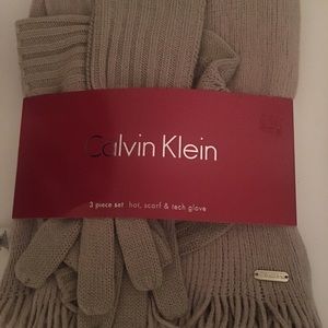 Calvin Klein 3 piece  hat,scarf, and teck gloves